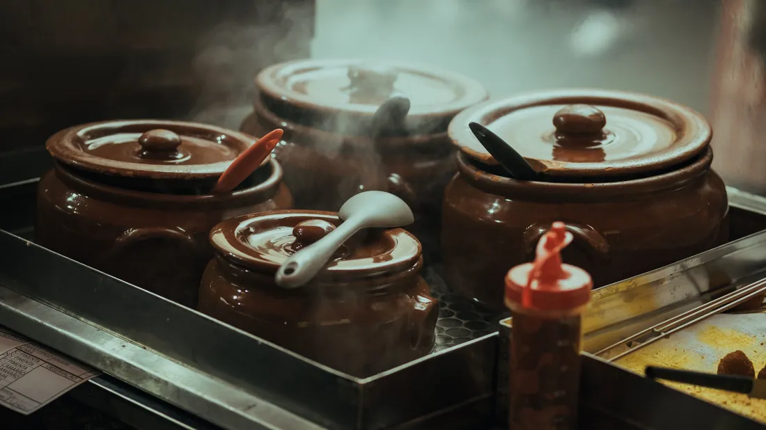 Marmite frémissant sur le feu