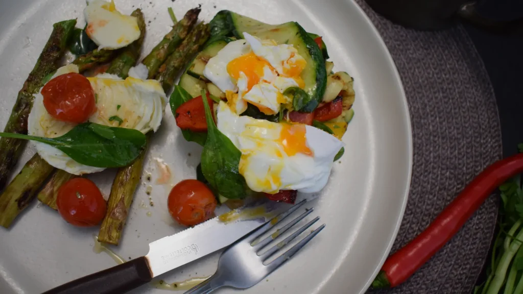 Œuf poché : recette, temps par calibre et astuce passoire